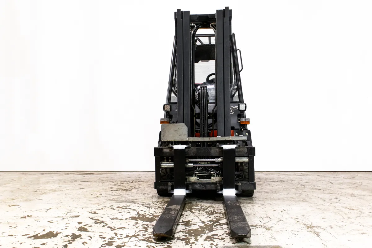 53129 Linde E25 begagnad motviktstruck med utskjutande gafflar