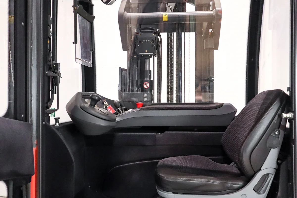 53025 begagnad linde r14 skjutstativtruck hytt