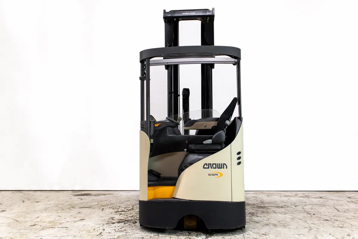 Crown ESR 5260 begagnad skjutstativtruck förarhytt