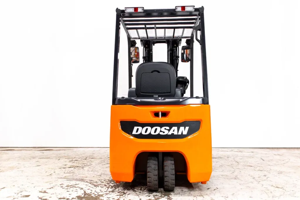 Doosan B18T-7 begagnad motviktstruck sedd bakifrån
