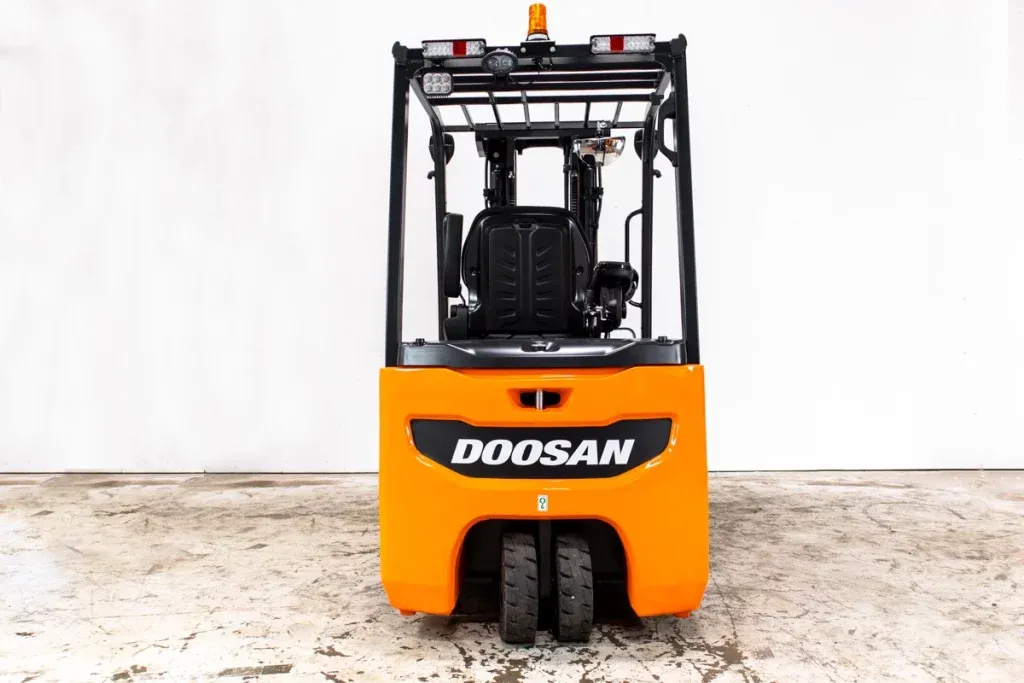 doosan b15t-7 sedd bakifrån