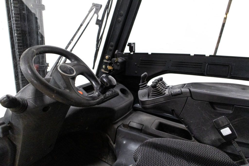 begagnad linde el motviktstruck med hytt