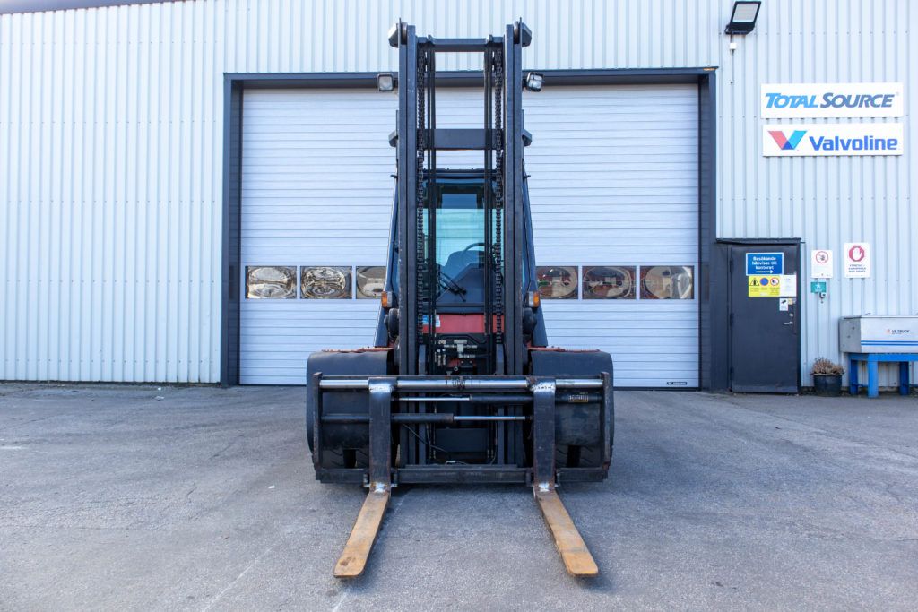 begagnad nissan diesel motviktstruck med hytt