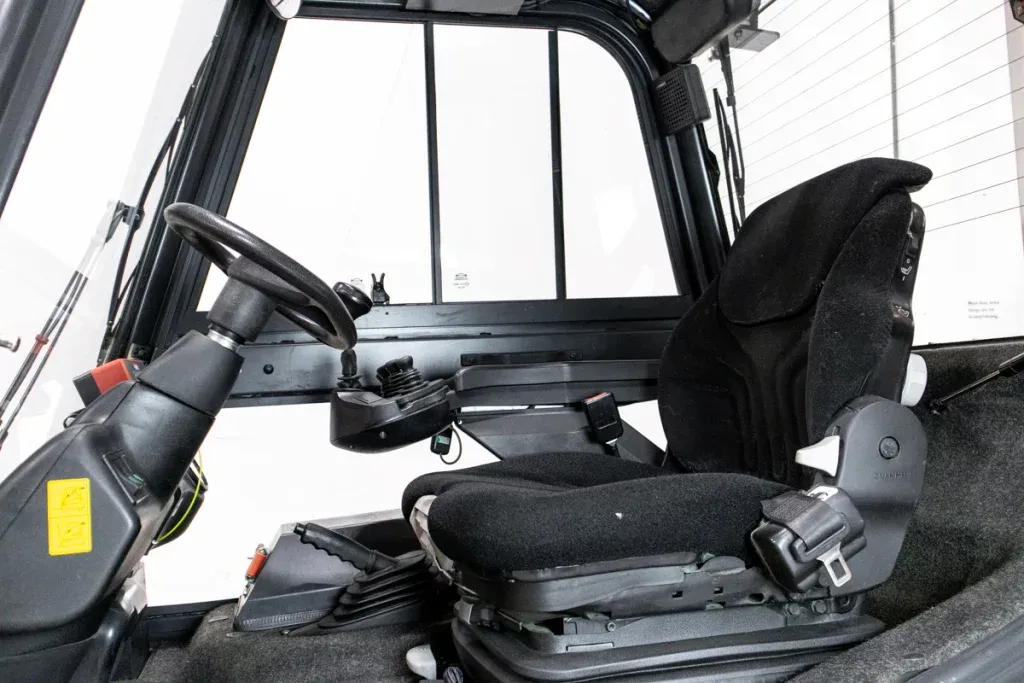 53129 Linde E25 begagnad motviktstruck med utskjutande gafflar hytt