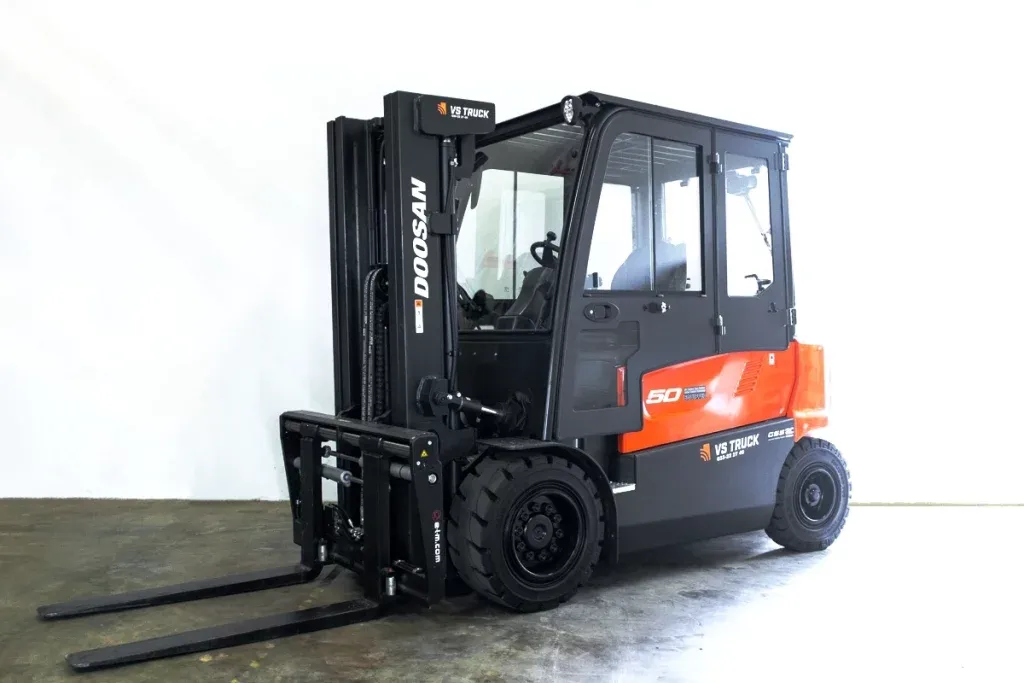 9546 doosan elmotviktstruck b50x-7