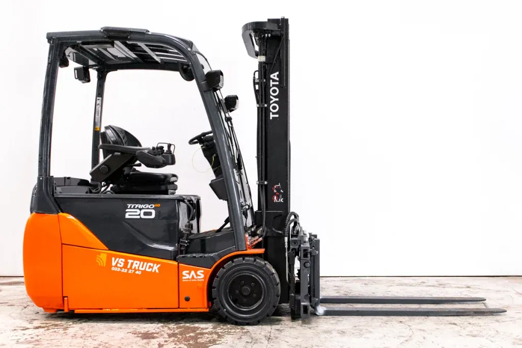 53158 Toyota 8FBET20 begagnad motviktstruck sedd från sidan