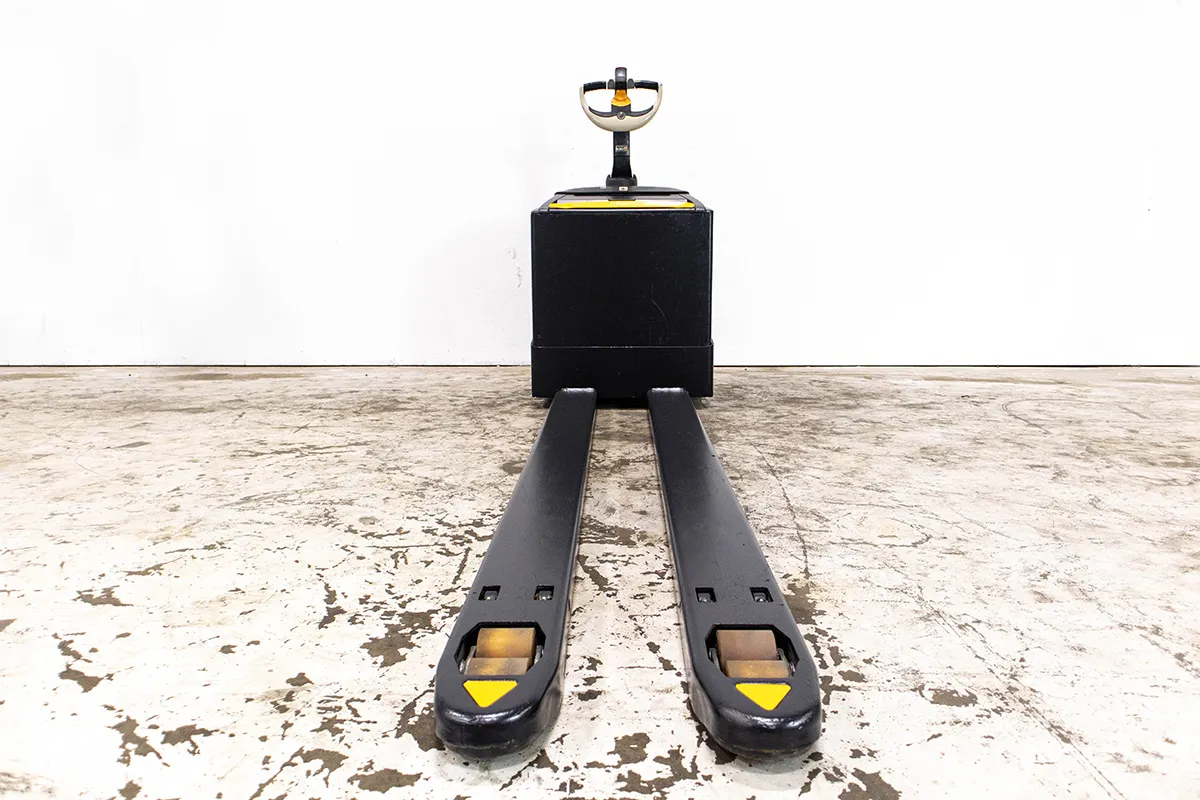 begagnad crown låglyftare med 2400mm långa gafflar