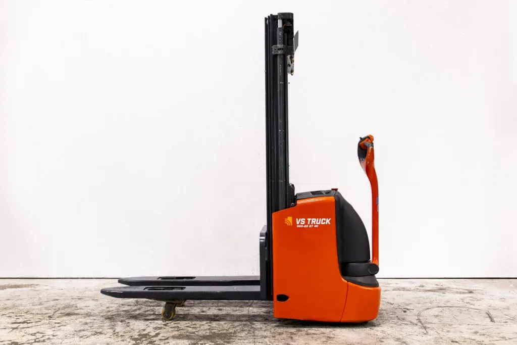 53114 begagnad ledstaplare Linde L12 med initiallyft