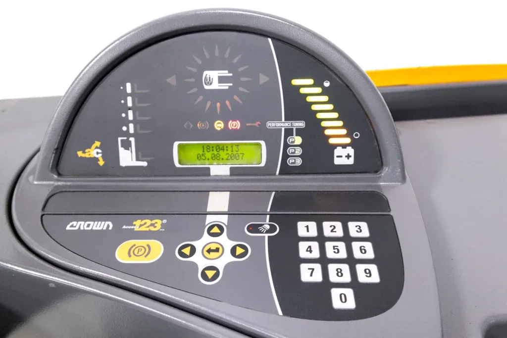 Crown ESR 5000 begagnad skjutstativtruck display