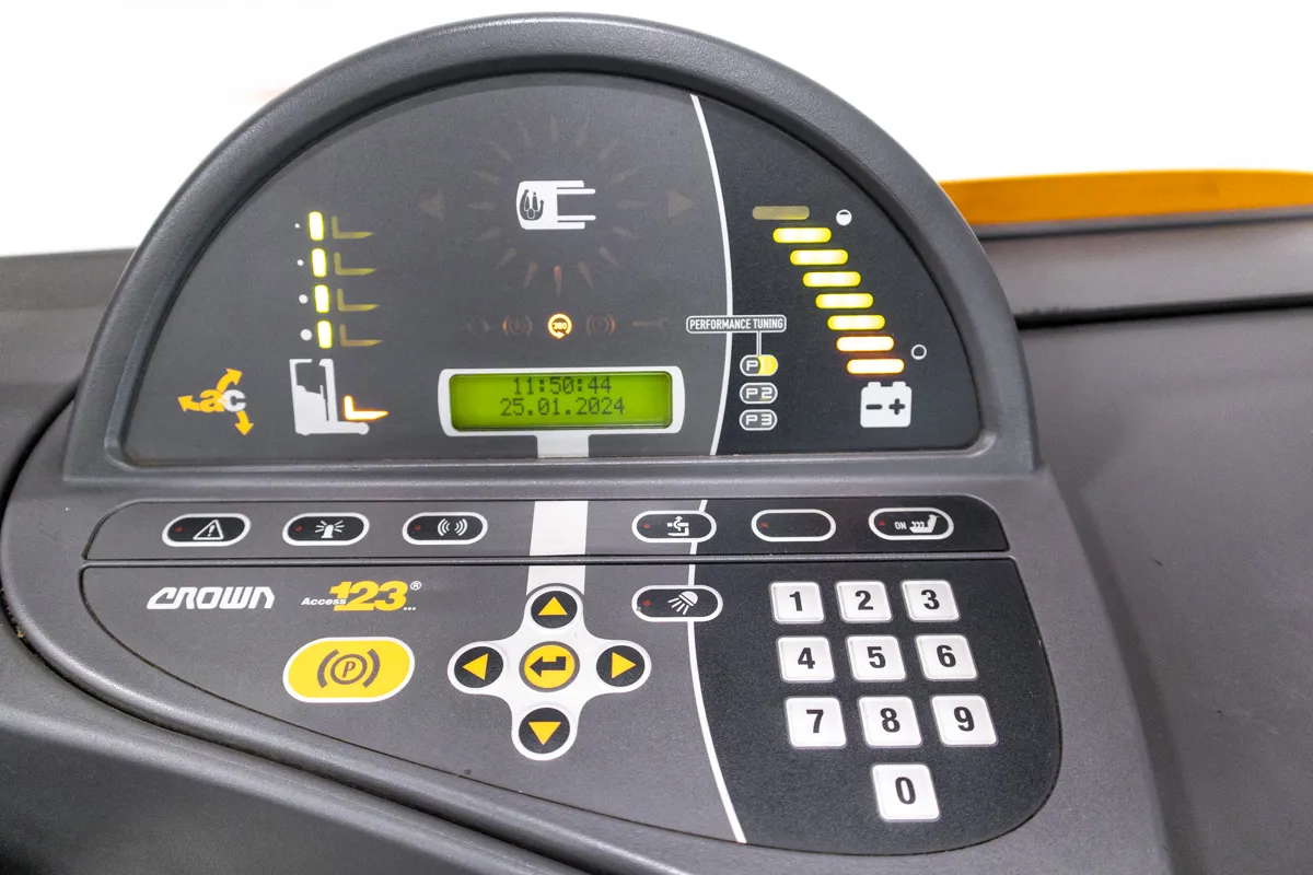 Crown ESR 5260 begagnad skjutstativtruck display