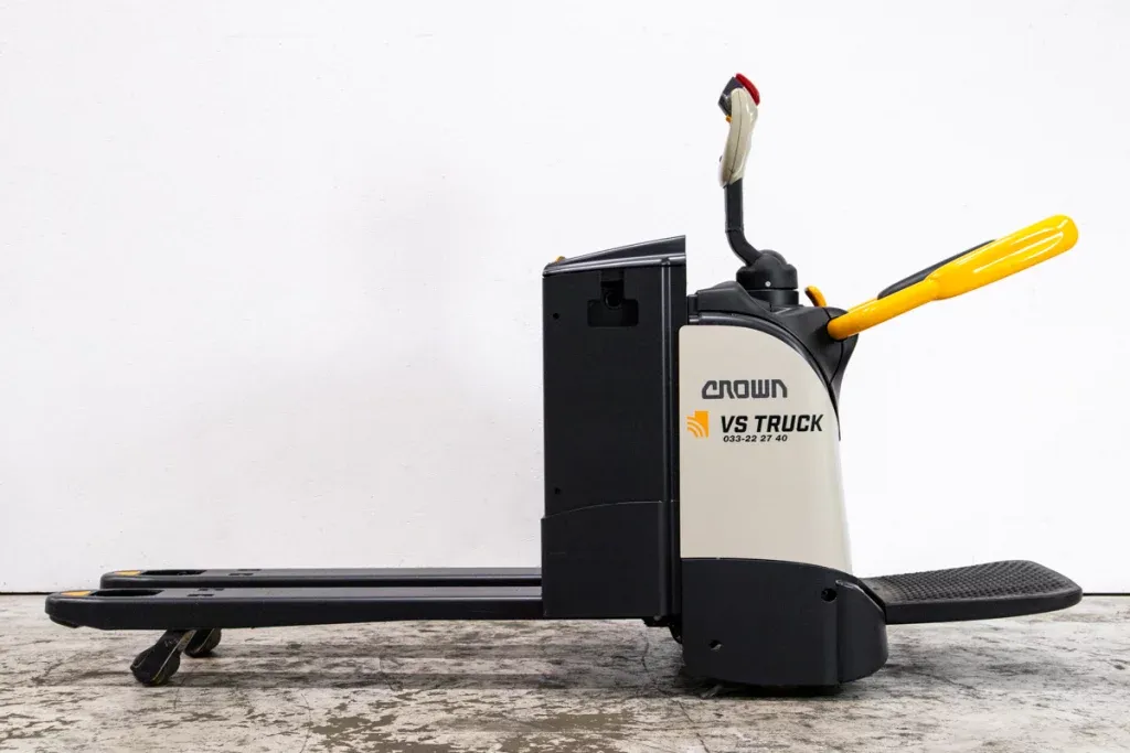 975 CROWN WT 3040-E begagnad låglyftare med initiallyft
