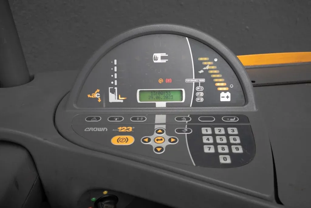 begagnad skjutstativtruck crown esr display