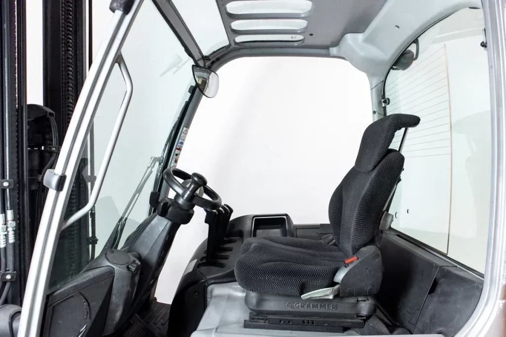 still rx20-16 motviktstruck interiör