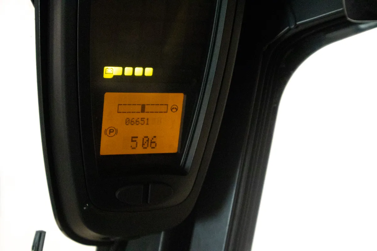 Linde e25 begagnad motviktstruck display