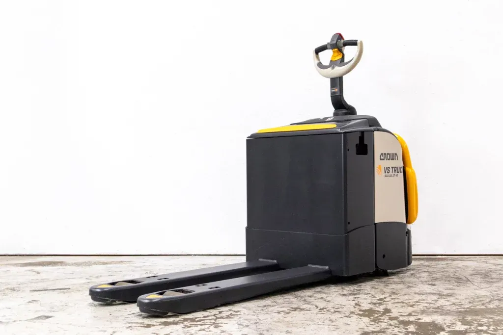 975 CROWN WT 3040-E begagnad låglyftare