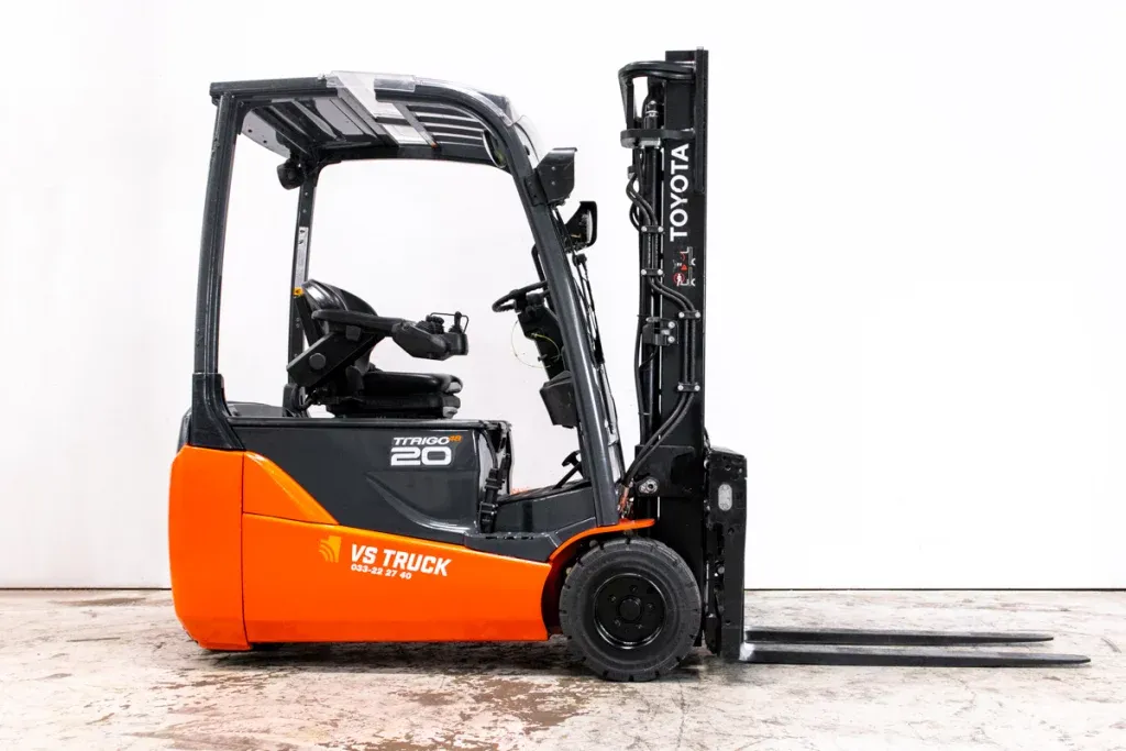 53211 Toyota Traigo 8FBE20T begagnad motviktstruck sedd från sidan