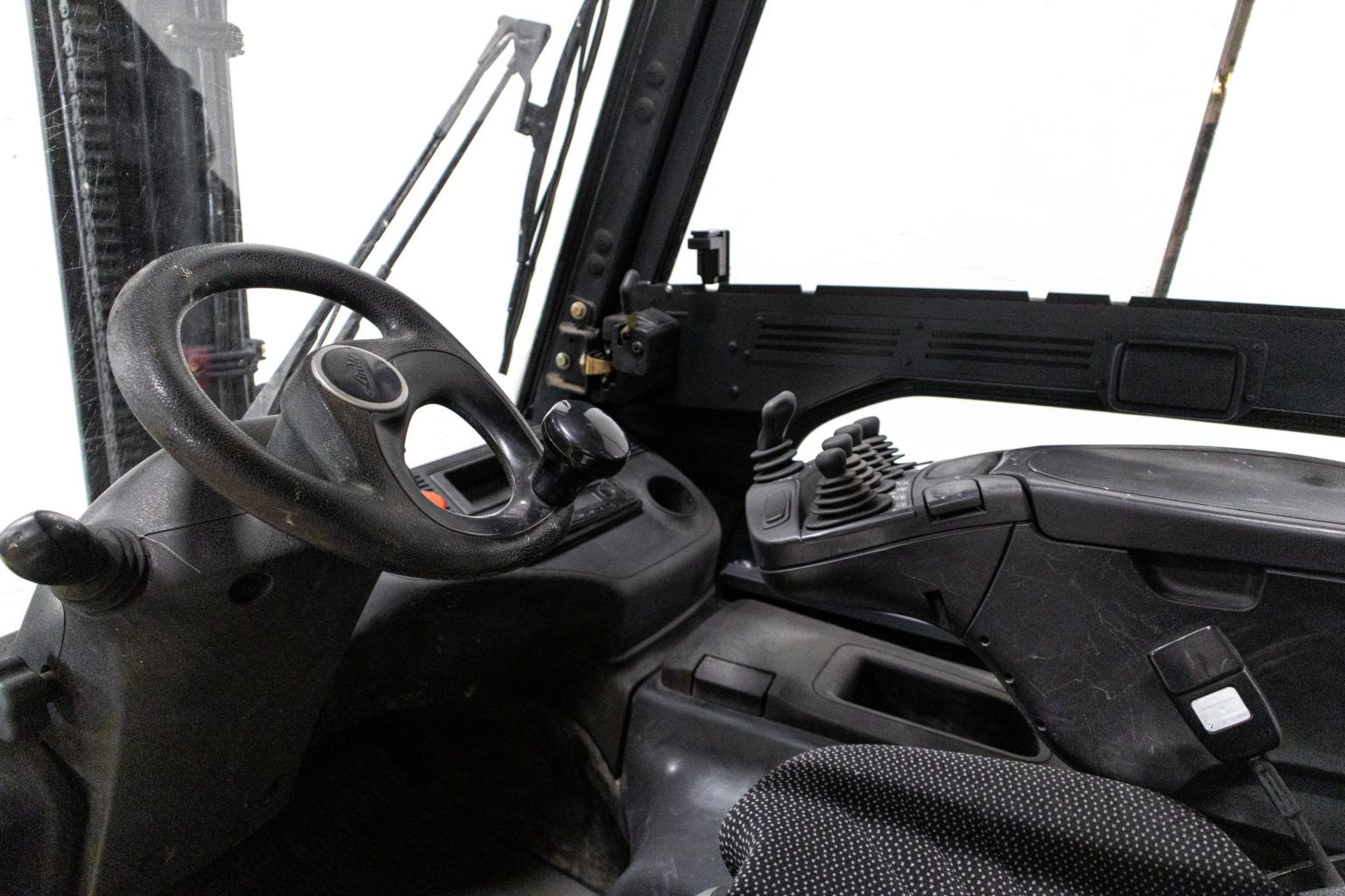 begagnad linde el motviktstruck med hytt