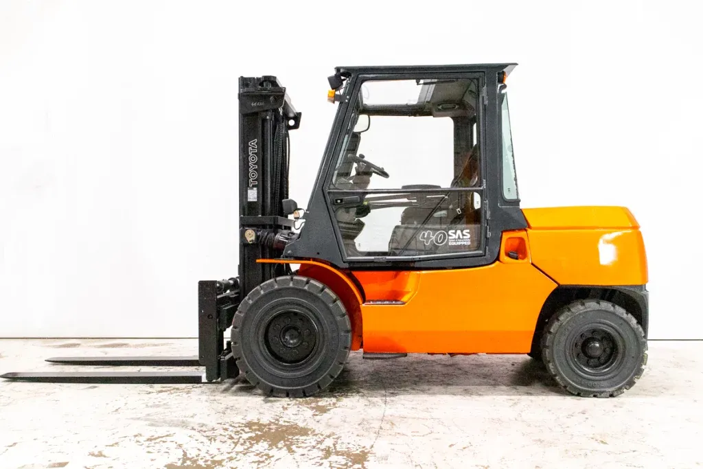 Toyota Tonero 8FBMT35 begagnad motviktstruck