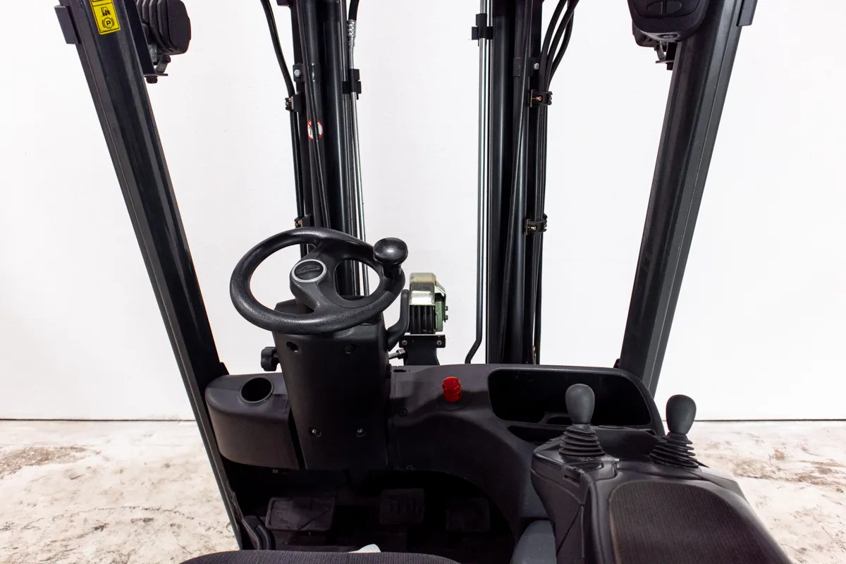 53201 Linde E16 begagnad motviktstruck hytt