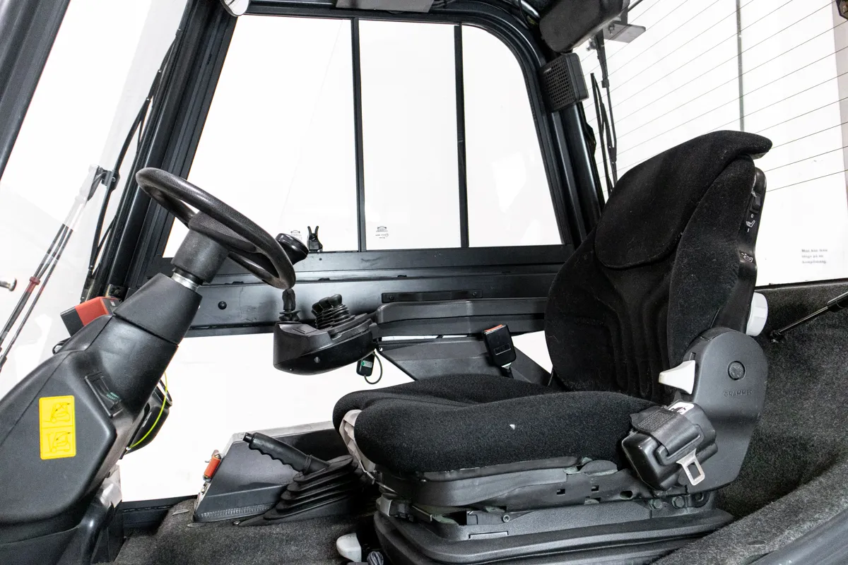 53129 Linde E25 begagnad motviktstruck med utskjutande gafflar hytt
