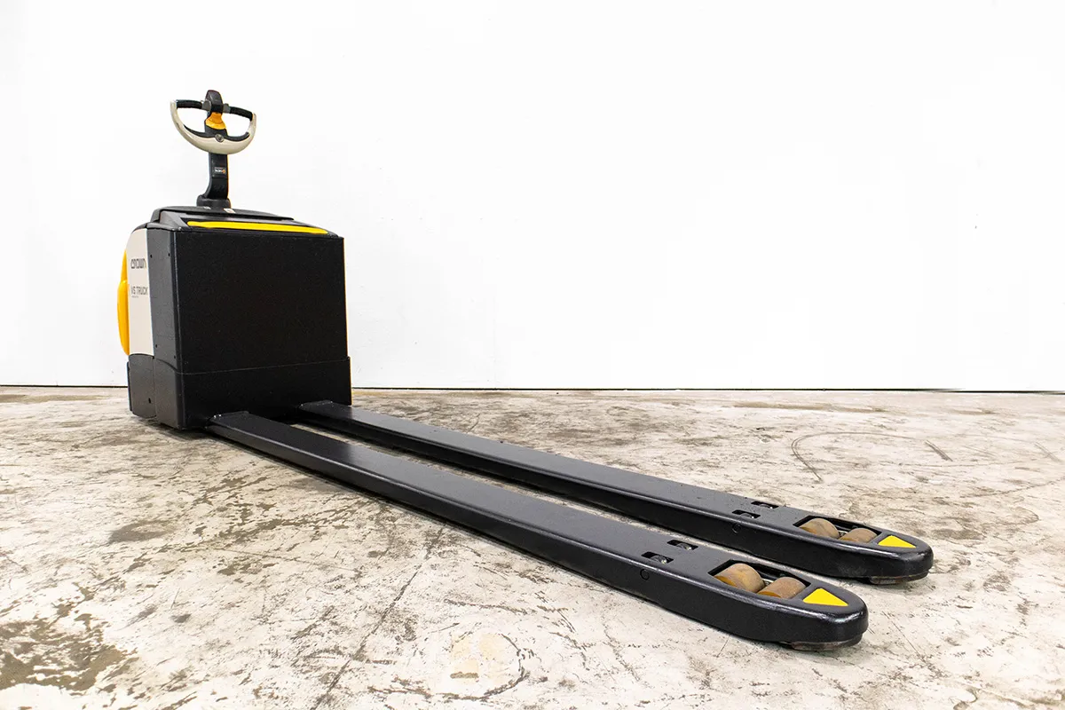 begagnad crown låglyftare med 2400mm långa gafflar