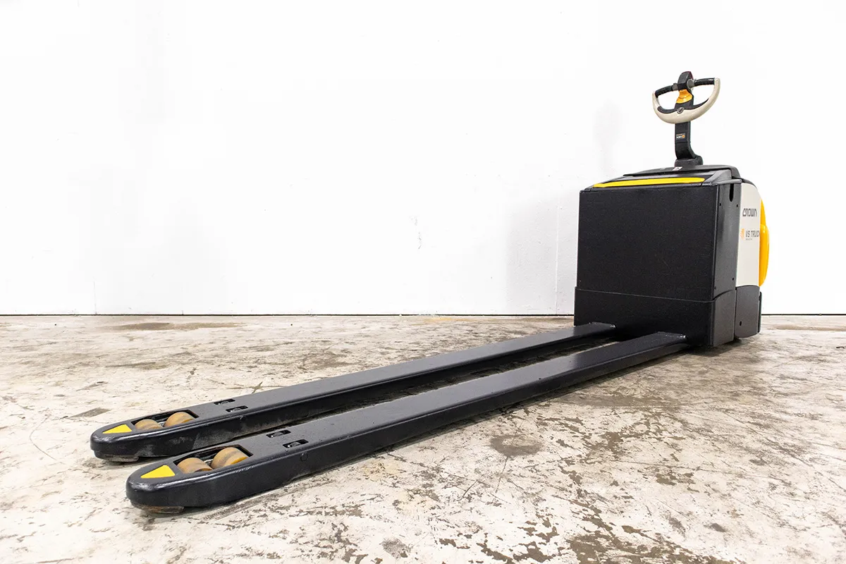 begagnad crown låglyftare med 2400mm långa gafflar