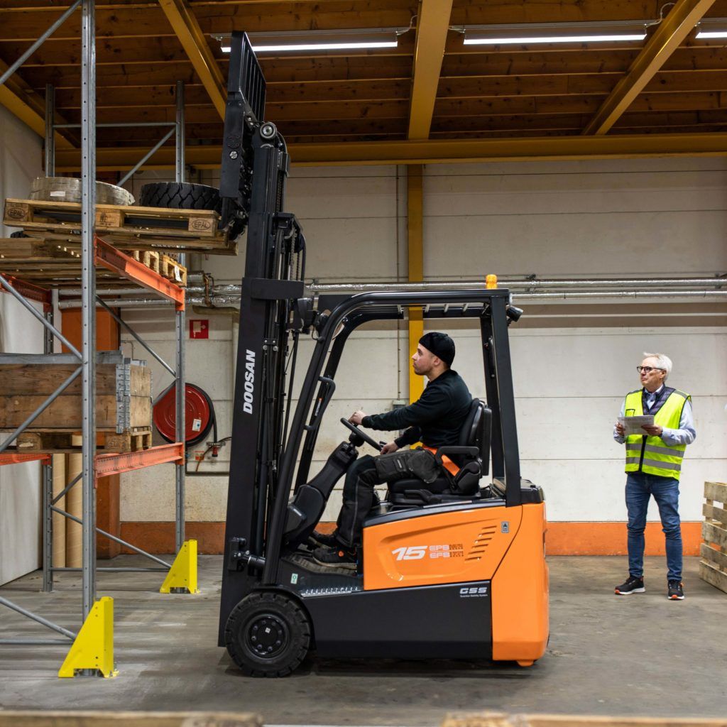 truckförarutbildning för företag inom kategori A & b